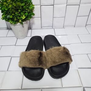 MOLECA  Womens Faux Fur Slides/Flip Flops  Made in